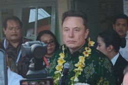 Ini Makna Filosofi Batik Bomba yang Dipakai Elon Musk Saat Resmikan Starlink