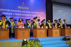 Akademisi UII Suarakan Dukungan untuk Palestina Lewat Upacara Wisuda