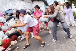 Viral Seniman Menari di Antara Tumpukan Sampah, Respons Darurat Sampah di Jogja