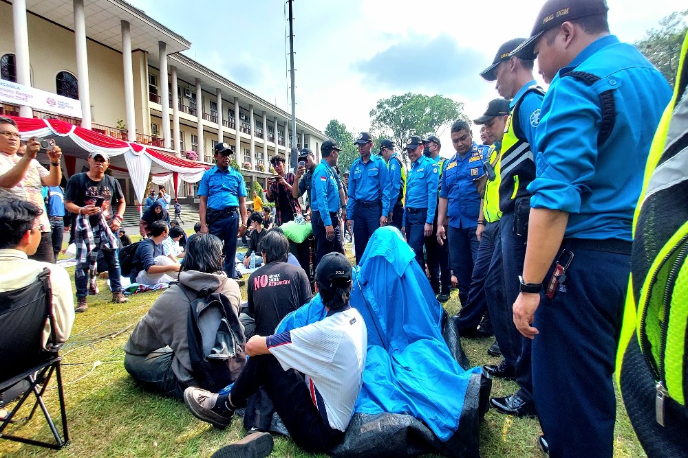 Tenda Dibongkar Paksa, Mahasiswa UGM Tetap Bertahan Sampai Tuntutan Pembatalan IPI Dipenuhi