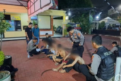 Bubarkan Tawuran Antar Remaja, Seorang Polisi Terluka Disabet Celurit