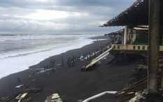 Selain Merusak Kapal Nelayan, Gelombang Tinggi di Pantai Baron Gunungkidul Menyebabkan Abrasi