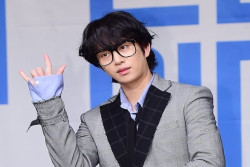 Diterpa Beragam Gosip, Begini Gaya Kim Hee Chul Merespons