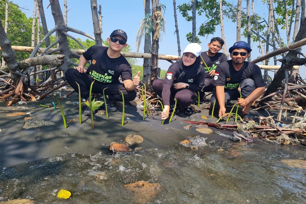 Jelang Idul Adha PLN UP2D Jateng & DIY Lakukan Aksi Peduli Lingkungan di Pantai Mangunharjo