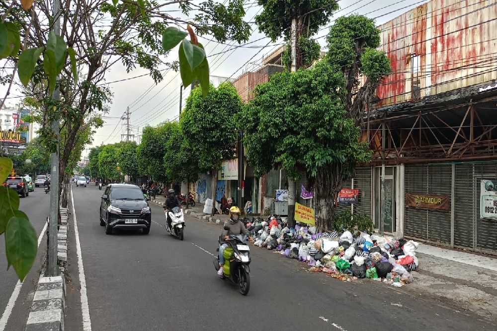 Miris! Tumpukan Sampah Masih Ditemukan di Jalan Protokol hingga Depo Jogja