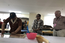 Peserta SEAPAVAA Diajari Terkait Restorasi Arsip dan Dokumen di DPAD DIY