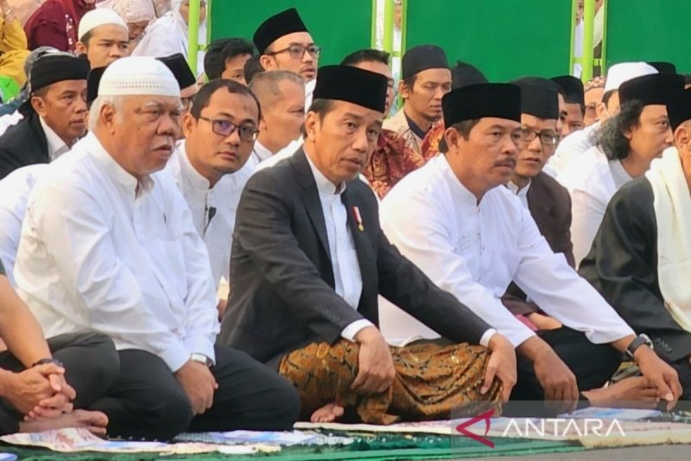 Jokowi Salat Iduladha di Lapangan Simpang Lima Semarang