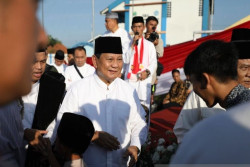 Prabowo Salat Iduladha di Hambalang, Salurkan 48 Ekor Sapi