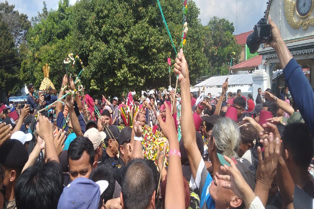 Libur Iduladha 2024, Warga Antusias Mengikuti Hajad Dalem Garebeg Besar Keraton Yogyakarta