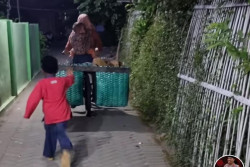 Bikin Trenyuh Seorang Ibu Menitipkan Anaknya di Rumah Singgah Bumi Damai Jogja, Sang Anak Mengejar dari Belakang