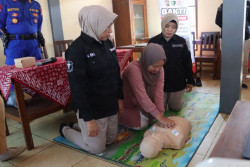 Warga Sekitar Pantai Samas Dilatih Keterampilan Memberi Bantuan Hidup Dasar