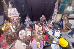 Gelar Wisata Berbudaya Sabtu Kliwon di Malioboro, Hamzah Batik Ajak Anak Muda Bangga Berbatik