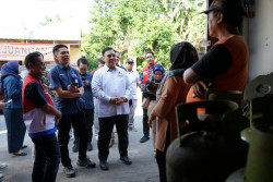 Pimpinan Ombudsman dan Pertamina Patra Niaga Kunjungi SPBE dan Pangkalan LPG 3 Kg di DIY