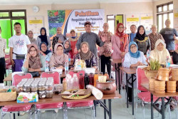 Kembangkan Klaster Herbal, Kelurahan Rejowinangun Gelar Pelatihan Pembuatan Jamu