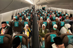 Penerbangan Kepulangan Jemaah Haji Indonesia Delay Berjam-jam, Garuda Dinilai Tidak Profesional