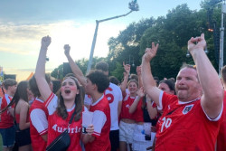Juara Grup D EURO 2024 dan Kalahkan Belanda, Suporter Austria Rayakan Kemenangan