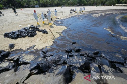 Viral Tumpahan Minyak Perairan Singapura