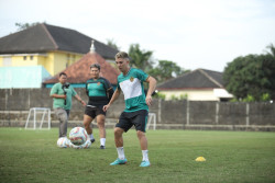 Kapten PSS Kim Kurniawan Puji Penampilan Pemain PSS U-18