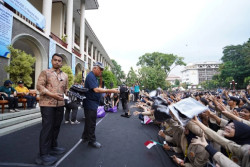 Menteri Basuki dan Rektor UGM Lepas 7.162 Mahasiswa KKN PPM