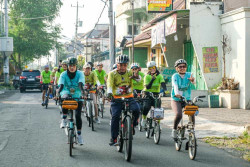 Kampanyekan Iklim Sehat, Wamen Lhk Alue Dohong Gowes Susuri Kota Solo