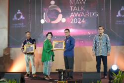Menuju 5 Tahun Transformasi BUMN, Direktur Utama PT PLN (Persero) Darmawan Prasodjo Raih Penghargaan Tokoh Bisnis Berpengaruh versi MAW Talk Awards 2024