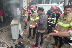 BREAKING NEWS: Hotel di Gejayan Terbakar, 2 Orang Sempat Terjebak, Tim Damkar Kesulitan Masuk