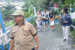 Mahasiswa Asing Terpukau Proses Sekolah Sungai di Kali Code