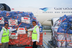 Garuda Indonesia Angkut 14,5 Ton Bantuan Pemerintah untuk Korban Bencana Longsor di Papua Nugini