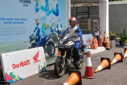 Astra Motor Yogyakarta Gelar Latih Siswa dan Awak Media Media Safety Riding