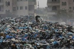 Ribuan Ton Sampah Ancam Kesehatan dan Nyawa Pengungsi Gaza