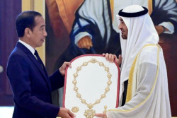 Jokowi Terima Penghargaan Sipil Tertinggi Order of Zayed dari Presiden Uni Emirat Arab