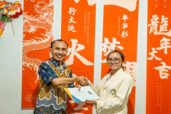 Dua Mahasiswa Informatika UAJY Rain Sertifikat Double Degree dari China