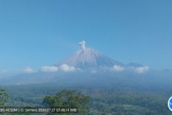 Semeru Erupsi Lagi Pagi Ini Sabtu 27 Juli 2024