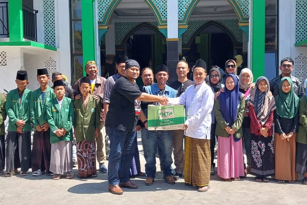 Tak Sekadar Touring, Komunitas Motor Ini Gelar Aksi Sosial Sekaligus Promosi Wisata