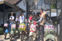 Peringati HUT RI ke 79, Puluhan Rider Vespa Touring Jogja-Baubau