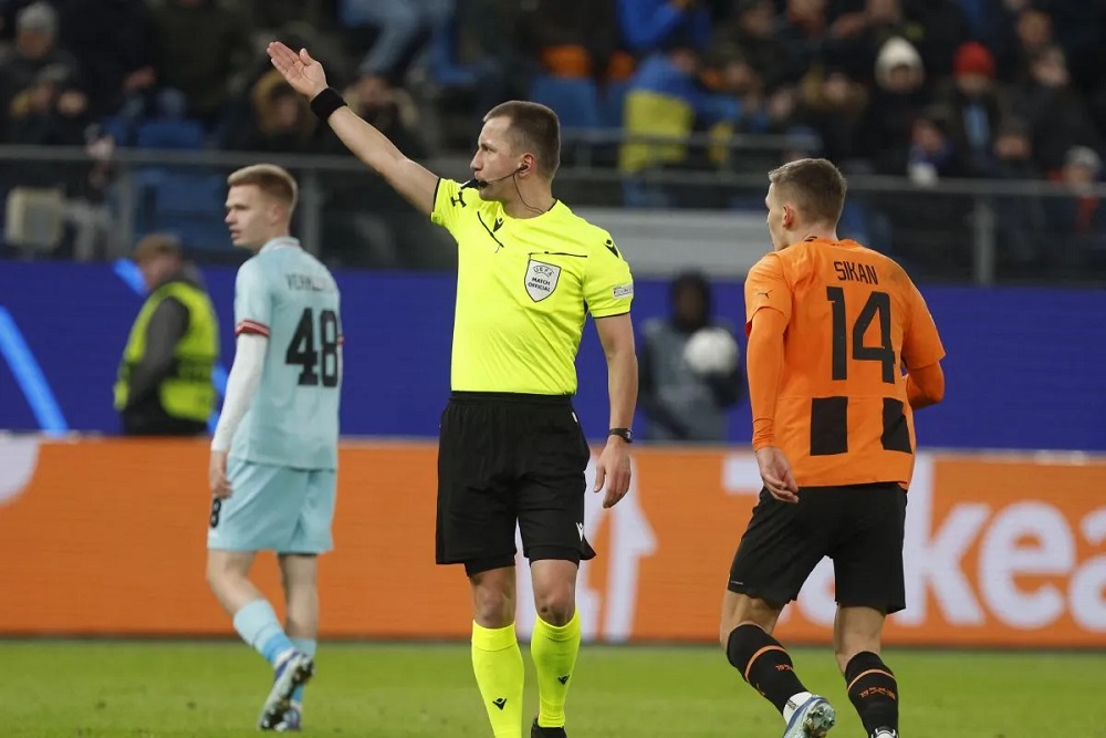 Mabuk Sebelum Pertandingan, Dua Wasit Asal Polandia Dicopot dari Liga Champions