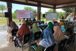 BEDAH BUKU: Sembari Tingkatkan Literasi, Warga Bangunharjo Diajari Konsep Ekonomi Hijau