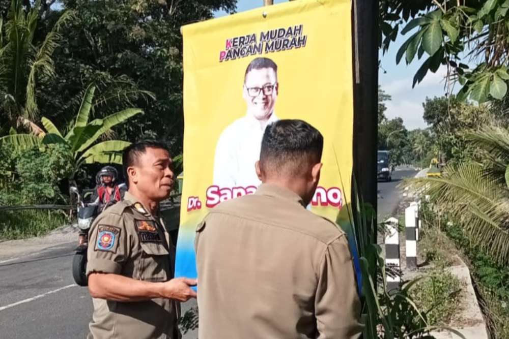 Banner Politik Menjamur, Satpol PP Kulonprogo: Tak Sesuai Aturan, Kami Copot!