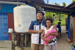 Cerita Mahasiswa UGM Bantu Persalinan Darurat Warga Papua di Atas Laut Lepas