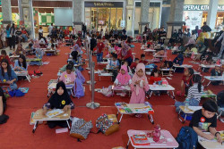 Peringati HUT RI, Chicken Crush Gelar Lomba Mewarnai di SCH