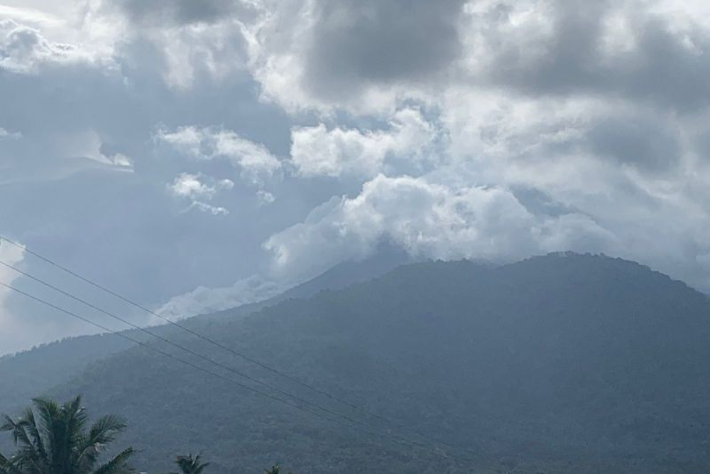 Gunung Lewotobi Laki-laki di Flores Erupsi, Lontaran Abu Vulkanik Setinggi 1,5 Km