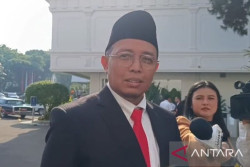 Jokowi Lantik Timses Prabowo-Gibran Hasan Nasbi sebagai Kepala Kantor Komunikasi Kepresidenan