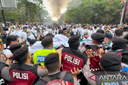 Ratusan Massa Beratribut PKB Gelar Demo Minta Muktamar DIbubarkan