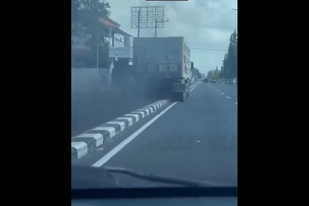 Viral Truk Melintasi Separator Ring Road Utara, Polisi Buru Pengemudi