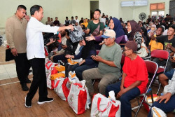 Jokowi Bagi-bagi Bansos Beras Saat Kunker ke Jogja, Begini Kata Bappanas