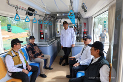 Kepala Kantor Komunikasi Kepresidenan dan Tim Meninjau Keberlanjutan Pembangunan IKN