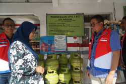 Direktur Keuangan Pertamina Patra Niaga Tinjau Langsung Penyaluran LPG di DIY