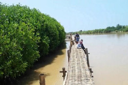 Kunjungan Wisatawan ke Pantai Baros Terus Meningkat dalam Setahun Terakhir