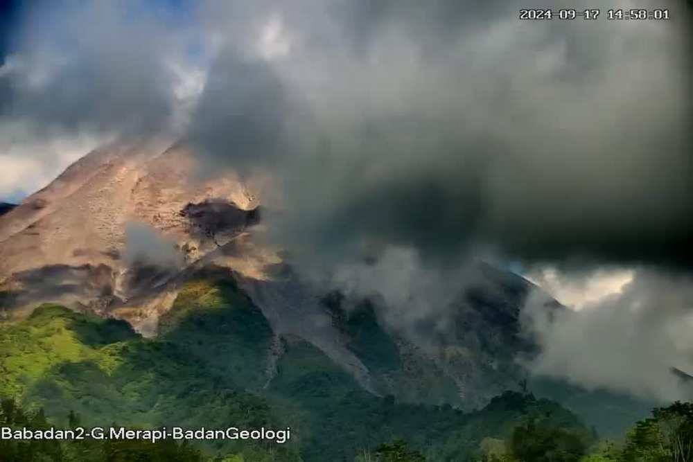 Awal Pekan, Merapi Gugurkan Awan Panas Sejauh 1 Km Lebih