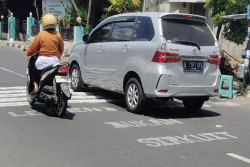 Antisipasi Kendaraan Ngebut, Dishub Kota Jogja Pasang Rumble Strip di Jalan Letjend Suprapto